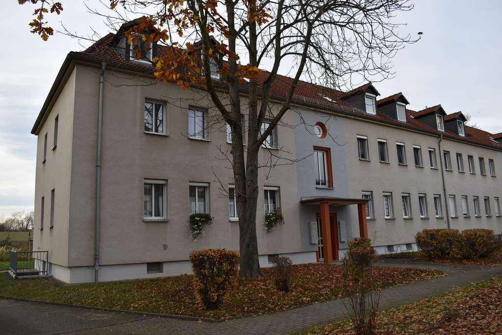 Immobilie in Böhlen - Attraktive 2-Raum Dachgeschosswohnung mit Stellplatz in ruhiger Lage in Böhlen - Bild 1