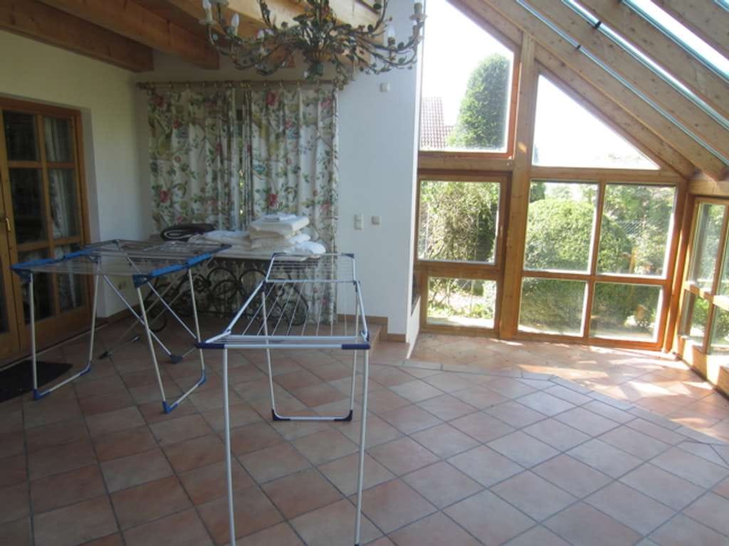 Immobilie in Moosthenning - Eindrucksvolles Landhaus mit Sauna in ruhiger Höhenlage ca. 3.400 qm Grundstück mit Weitblick - Bild 3