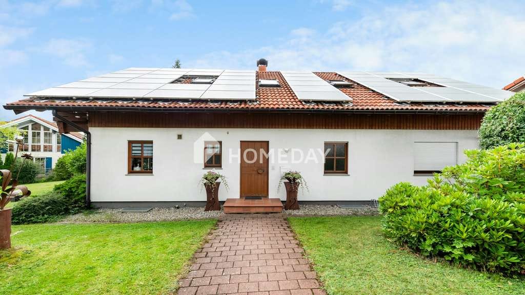 Immobilie in Missen-Wilhams - Attraktives Mehrfamilienhaus mit drei Wohneinheiten, PV-Anlage und idyllischem Garten - Bild 2