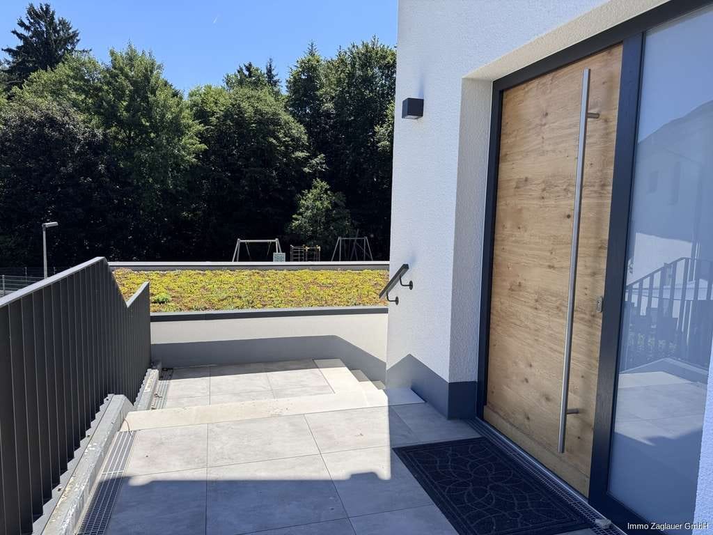 Immobilie in Auerbach - Einziehen statt bauen: A+ Traumhaus mit Einliegerwohnung & Waldblick in Auerbach - Bild 1