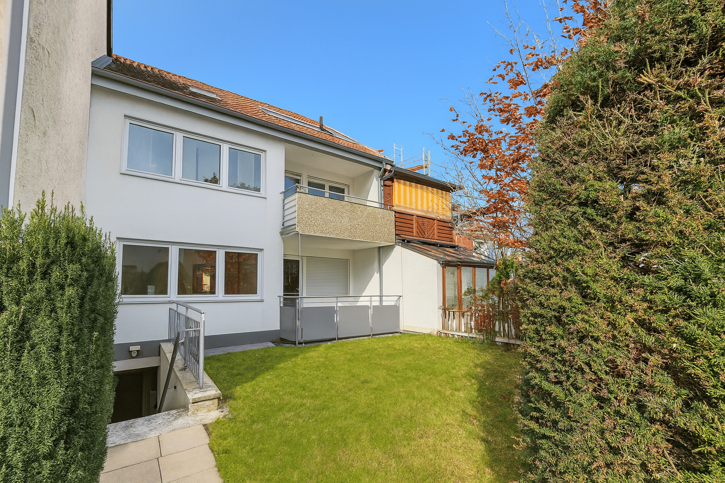 Immobilie in Wendlingen am Neckar - *Laufend renoviertes und top gepflegtes 3-Familienhaus in begehrter Wohngegend* - Bild 0