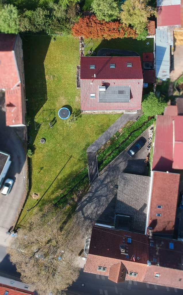 Immobilie in Hofheim am Taunus - Großzügiges Mehrfamilienhaus mit weitläufigem  Grundstück und erheblichem Entwicklungsspielraum - Bild 3