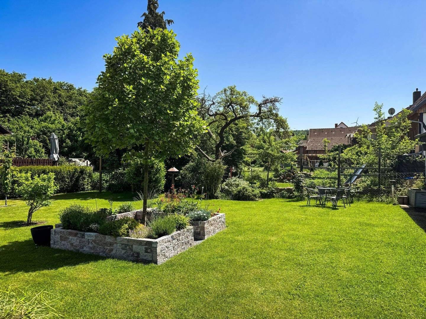 Immobilie in Kaufungen - Mehrfamilienhaus mit möglichem Bauplatz im Herzen von Kaufungen - zur Eigennutzung verfügbar - Bild 3