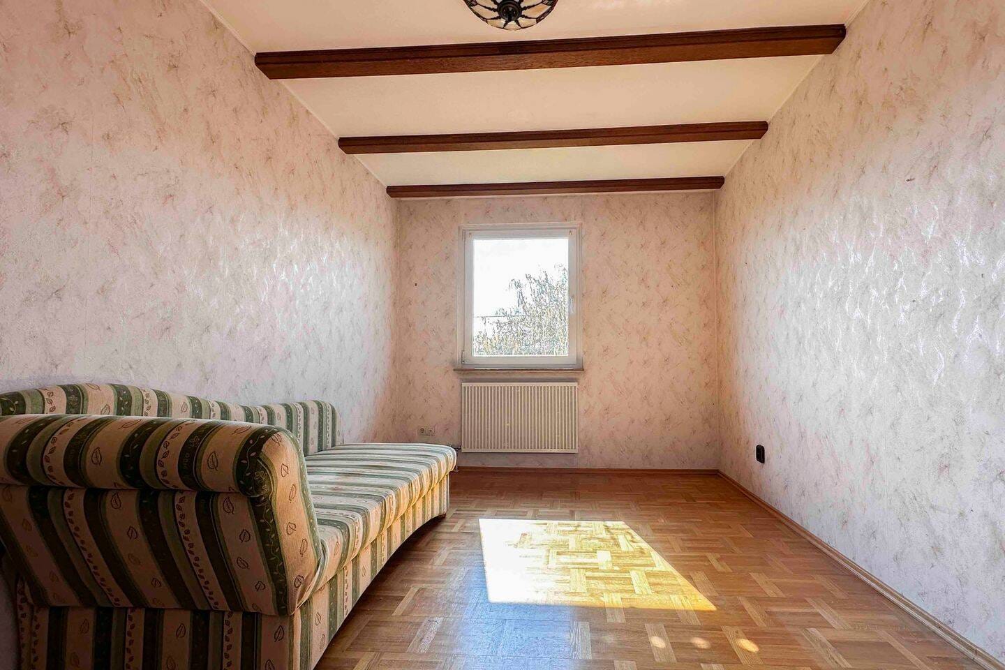 Immobilie in Hausen - Bungalow-Stil mit großzügigem Keller und Einliegerpotenzial auf sonnigem Grundstück - Bild 4