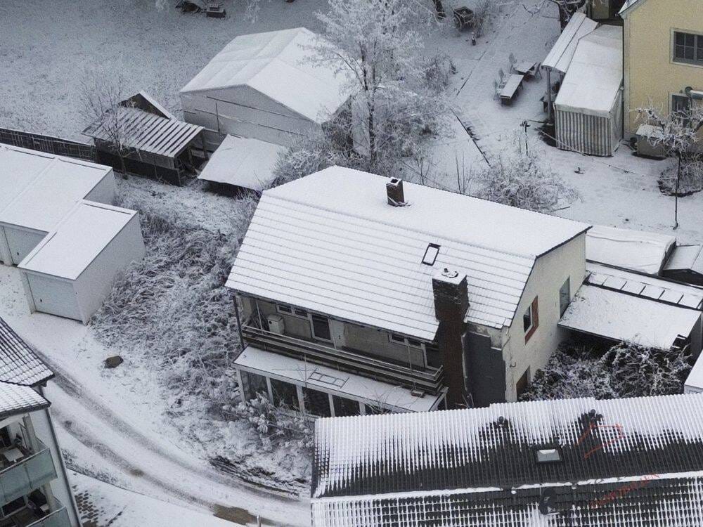 Immobilie in Lauingen (Donau) - Sanierungsbedürftiges Wohnhaus mit zwei Einheiten und Garagengrundstücken. - Bild 4