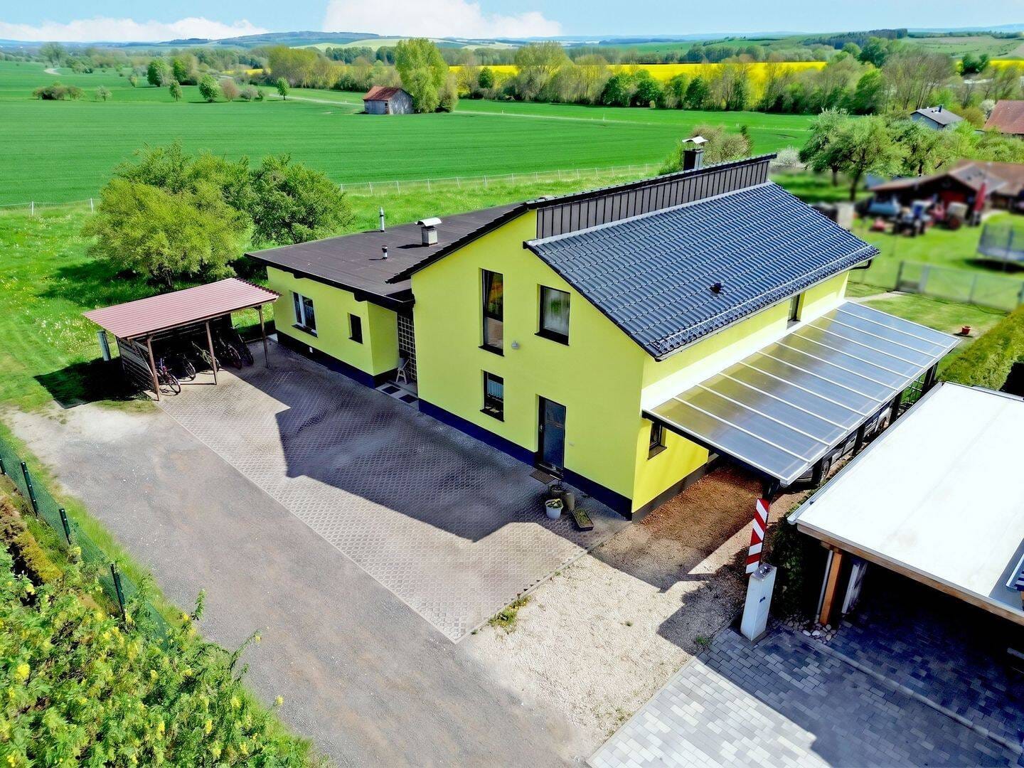 Immobilie in Hörselberg-Hainich - Ruheoase am Feldrand - Großzügiges Familienhaus in nahezu Alleinlage - Bild 1