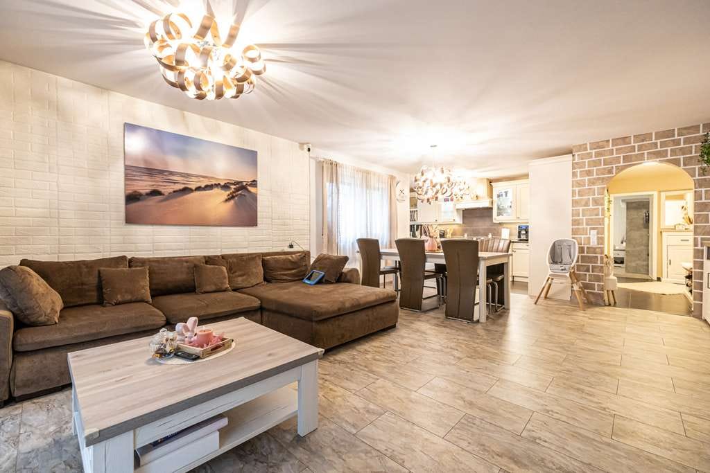 Immobilie in Kämpfelbach - Attraktive 4-Zimmer-Wohnung mit Balkon und Außenstellplatz in Kämpfelbach - Bild 2