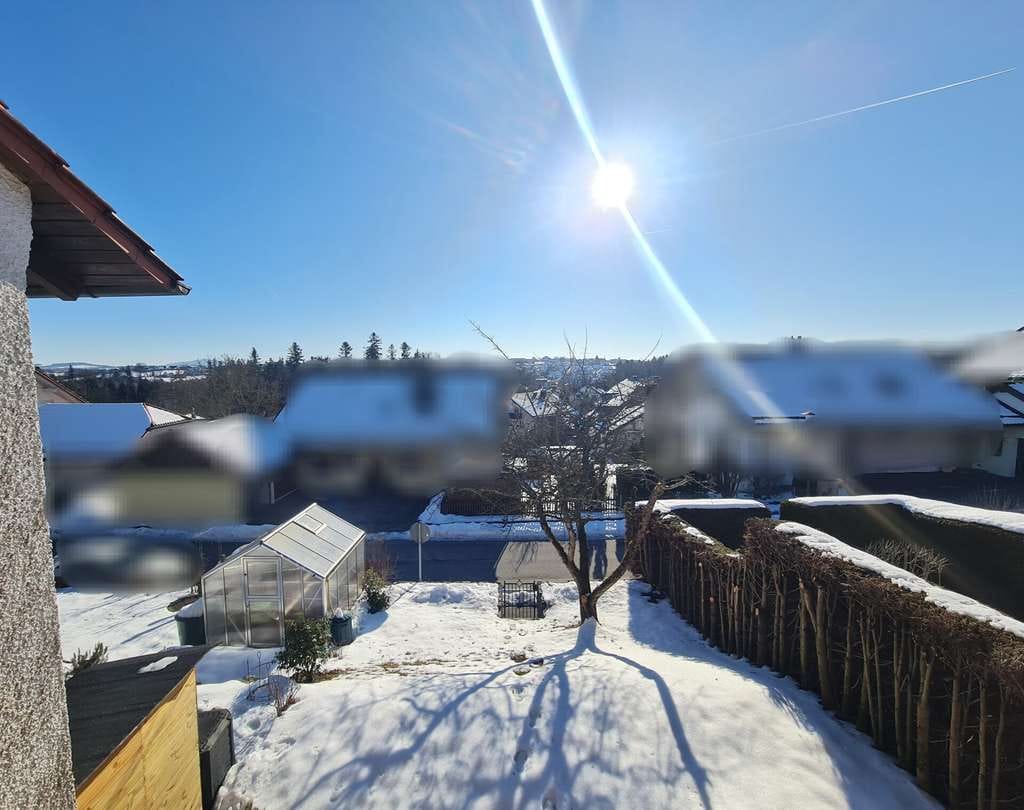 Immobilie in Salzweg - Hier wohnt Ihr Herz!
Tolles, sonniges und bezahlbares Wohlfühlhaus mit Garten, Garage und Aussicht. - Bild 0