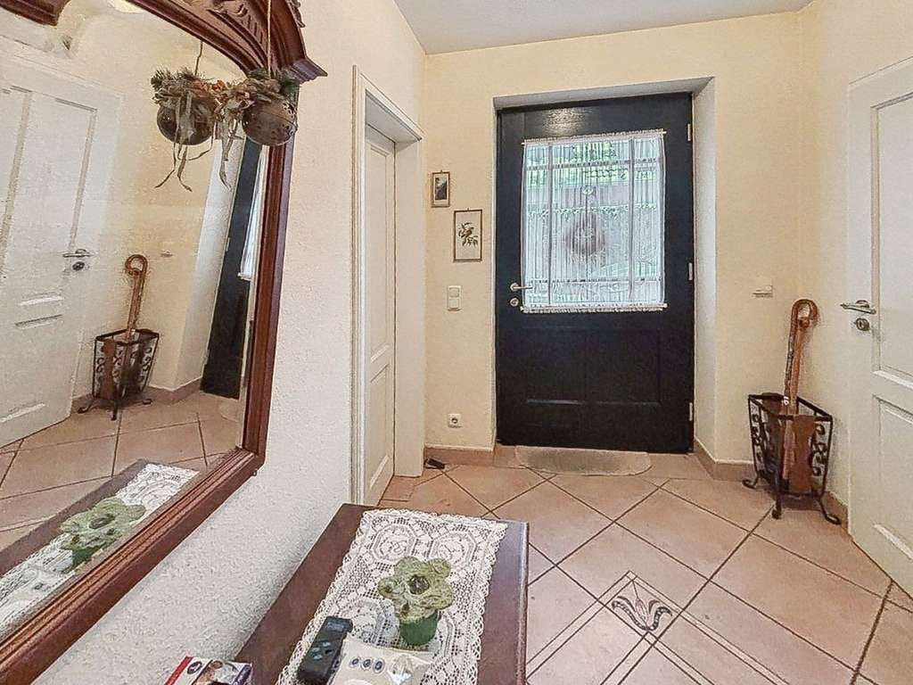 Immobilie in Klein Rönnau - Geräumiges Einfamilienhaus mit Einliegerwohnung und Garage in Klein Rönnau bei Bad Segeberg - Bild 1