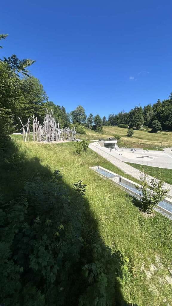 Immobilie in Freyung - Parkblick inklusive - Lichtdurchflutete 2-Zimmer-Wohnung mit Balkon - Bild 1