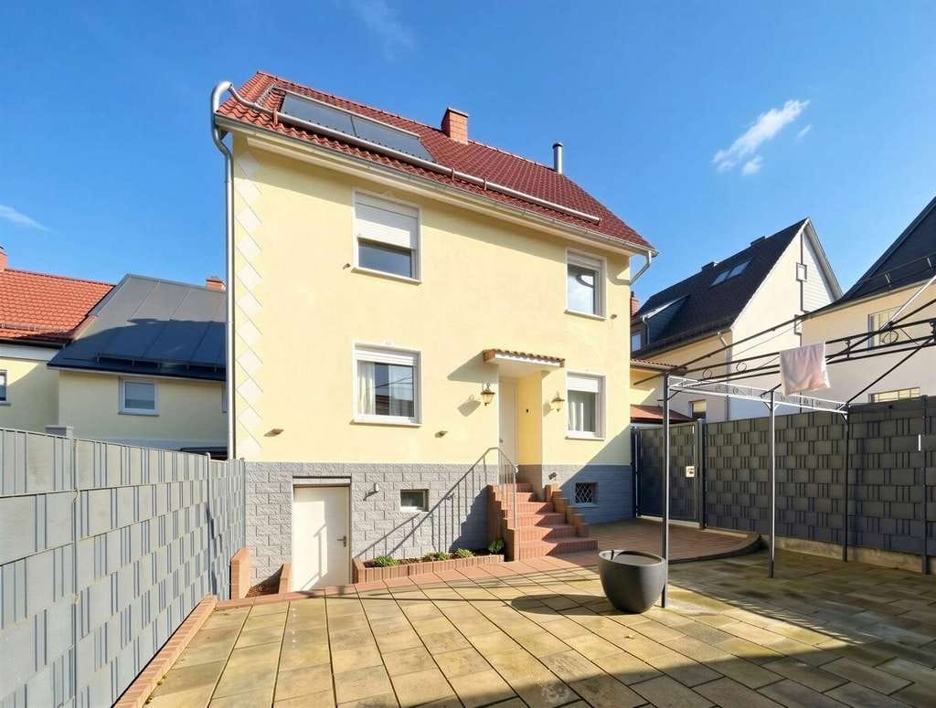 Immobilie in Mengerskirchen - Modernisiertes Zuhause mit Wohlfühlfaktor und Außenbereich - Bild 1