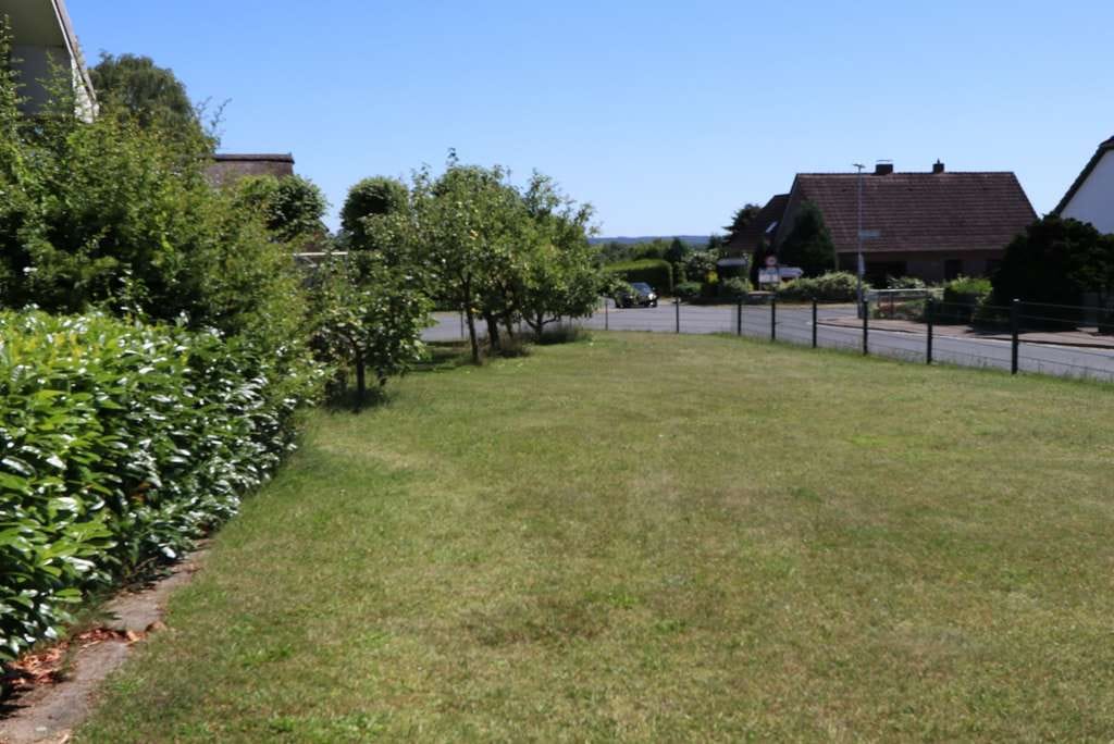 Immobilie in Basedow - Großes Einfamilienhaus mit liebevoll angelegten Garten und Potential! - Bild 2