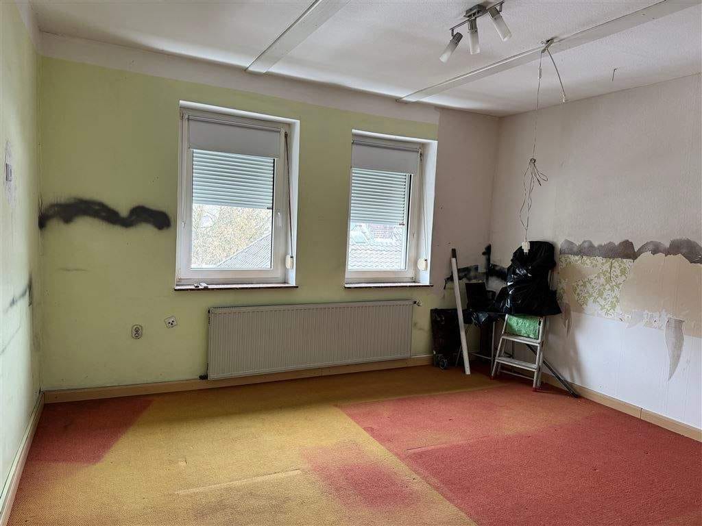 Immobilie in Beverungen - Beverungen-Dalhausen, Einfamilienhaus mit großem Gartengrundstück - Bild 2