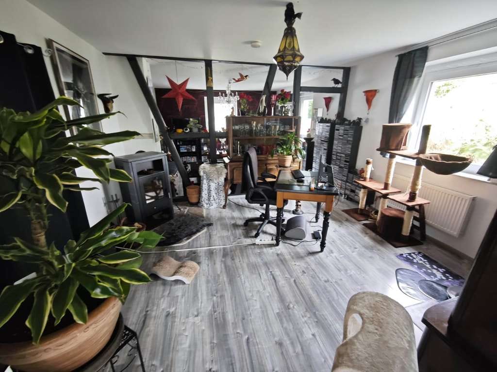 Immobilie in Niedernhall - Gepflegtes Wohnhaus mit 2 Wohneinheiten, 120 qm Scheune und Kombiheizung - Bild 2