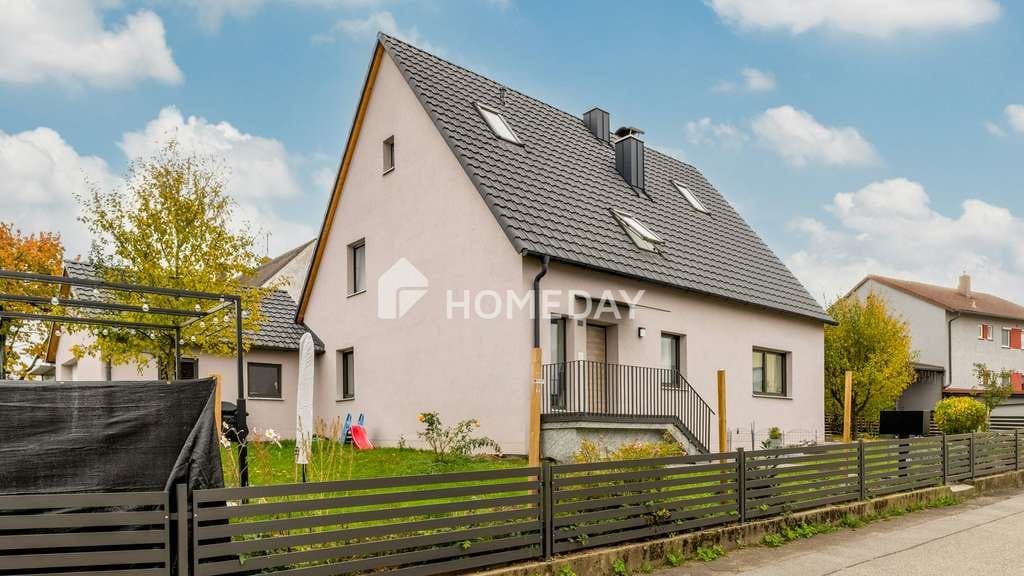 Immobilie in Pfeffenhausen - Stilvolles, modernes Effizienzhaus mit zwei Einheiten, wunderschönem Garten und großzügiger Terrasse - Bild 1