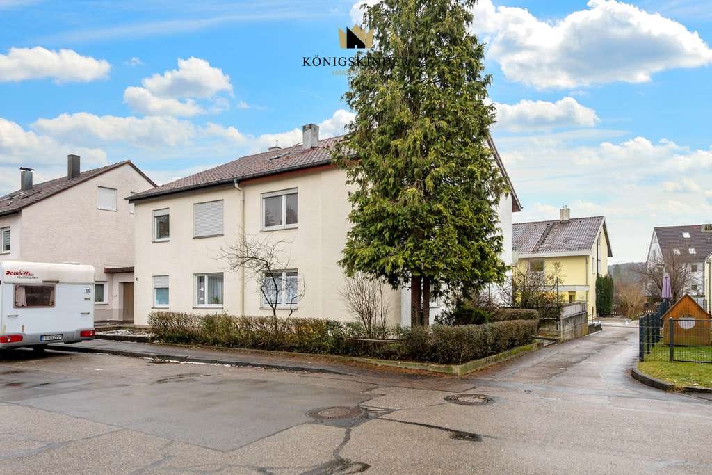 Immobilie in Hochdorf - Großzügige Doppelhaushälfte mit ca. 159m² Wohnfläche, vielseitiger Raumaufteilung, Garten und Garage - Bild 1
