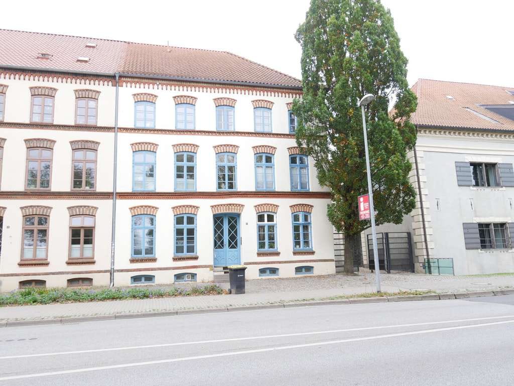 Immobilie in Wismar - Eindrucksvolles Mehrfamilienhaus in Hafennähe! *vollvermietet* - Bild 0