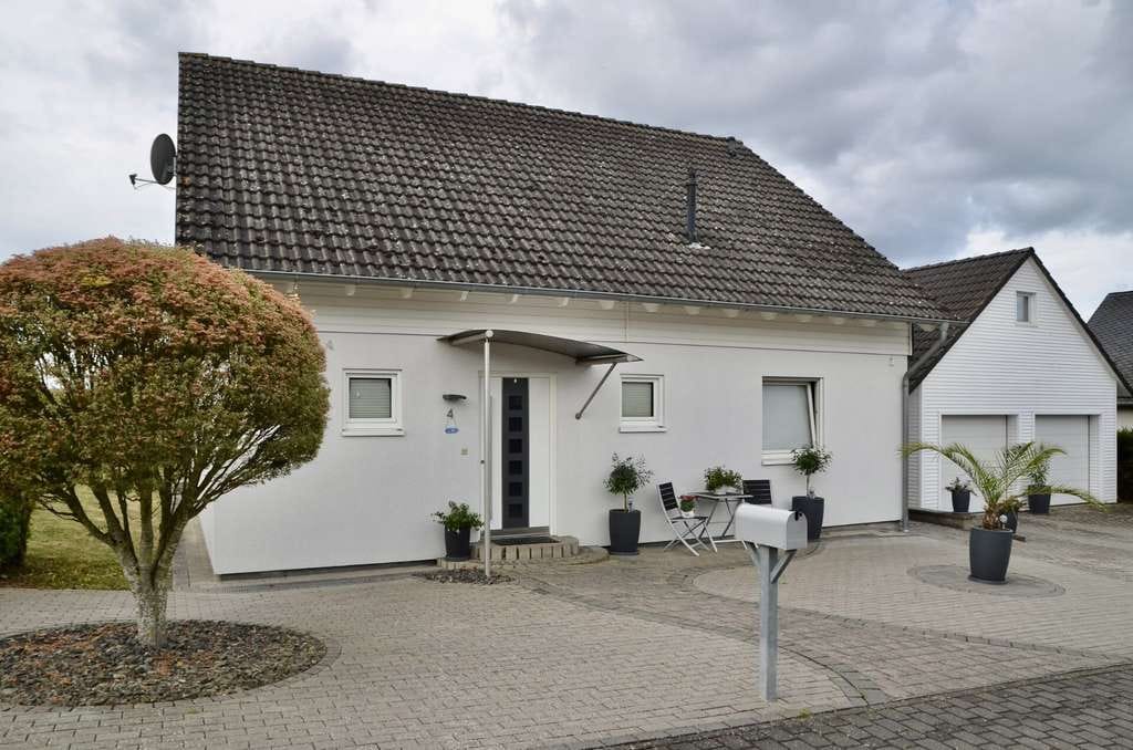 Immobilie in Irmenach - Gepflegtes Einfamilienhaus in begehrter Wohnlage | Irmenach | Nähe Flughafen Hahn | Doppelgarage - Bild 0