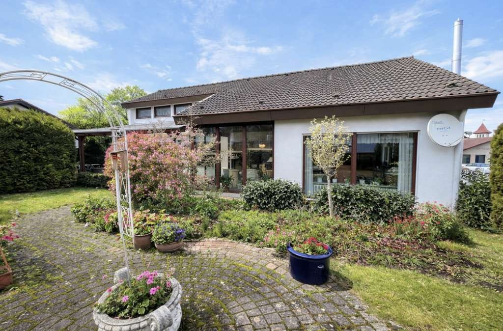 Immobilie in Weilheim an der Teck - „Ein Haus mit Seele – 191 m² Wohnkultur, Einliegeroption und traumhafter Garten in Weilheim-Teck“ - Bild 0
