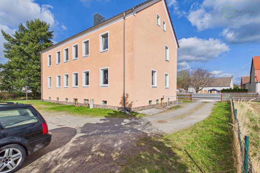 Immobilie in Hohenleipisch - Gepflegtes Mehrfamilienhaus mit 4 Wohneinheiten, Garagen und Ausbaupotenzial - Bild 1