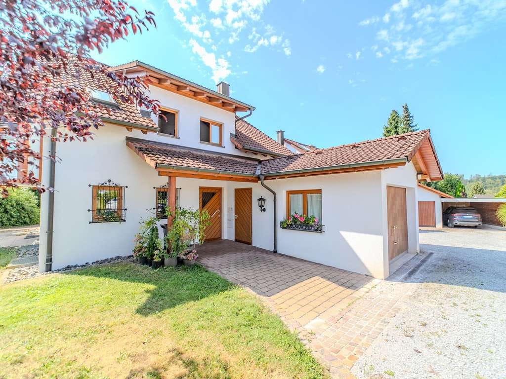 Immobilie in Jestetten - Mehrgenerationen Residenz an schweizer Grenze - Bild 0