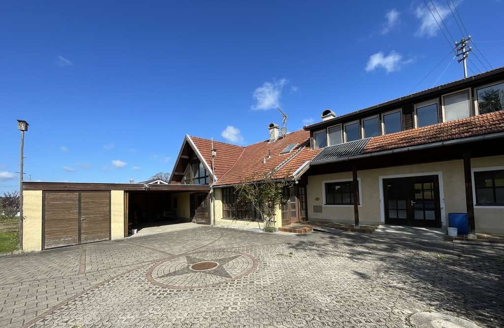 Immobilie in Apfeldorf - Traumanwesen - vielseitig nutzbar!
Ehemalige Schreinerei mit Wohnung 
und ausbaufähigem Loft - Bild 0
