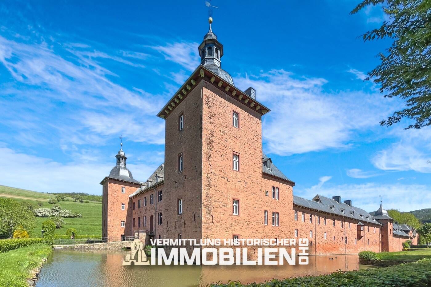Immobilie in Kirchhundem - Wohnen im Gewölbe - Stil trifft Geschichte in Schloss Adolfsburg - Bild 0