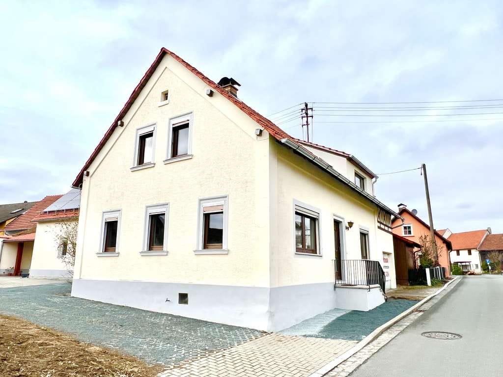 Immobilie in Litzendorf - Preisreduktion! sofort bezugsfähiges 7 Zimmer EFH, 144qm Wfl + viel Stauraum, extra Gartengrundstück - Bild 0
