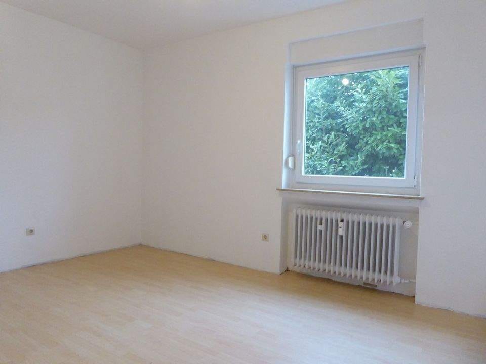 Immobilie in Erlenbach am Main - Geräumiges Mehrfamilienhaus mit Doppelgarage und großem Garten nahe dem Klinikum! - Bild 3