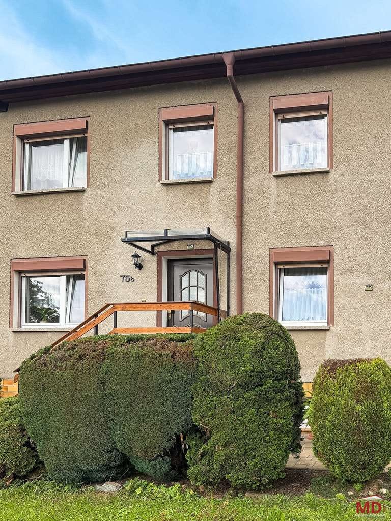 Immobilie in Niederwürschnitz - Reihenmittelhaus mit zwei Balkonen, voll unterkellert und viel Gestaltungspotenzial - Bild 2