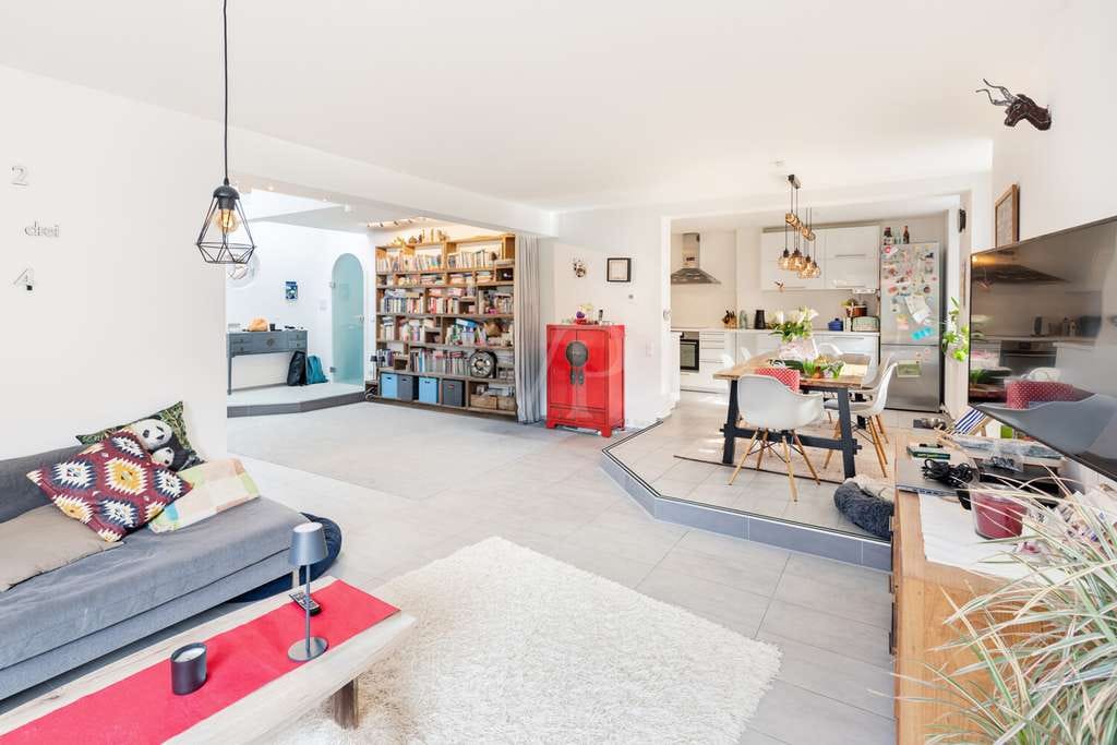 Immobilie in Gräfelfing - Großzügiges Raumwunder mit Loggia und Patio-Souterrain in begehrter Lage von Lochham - Bild 3