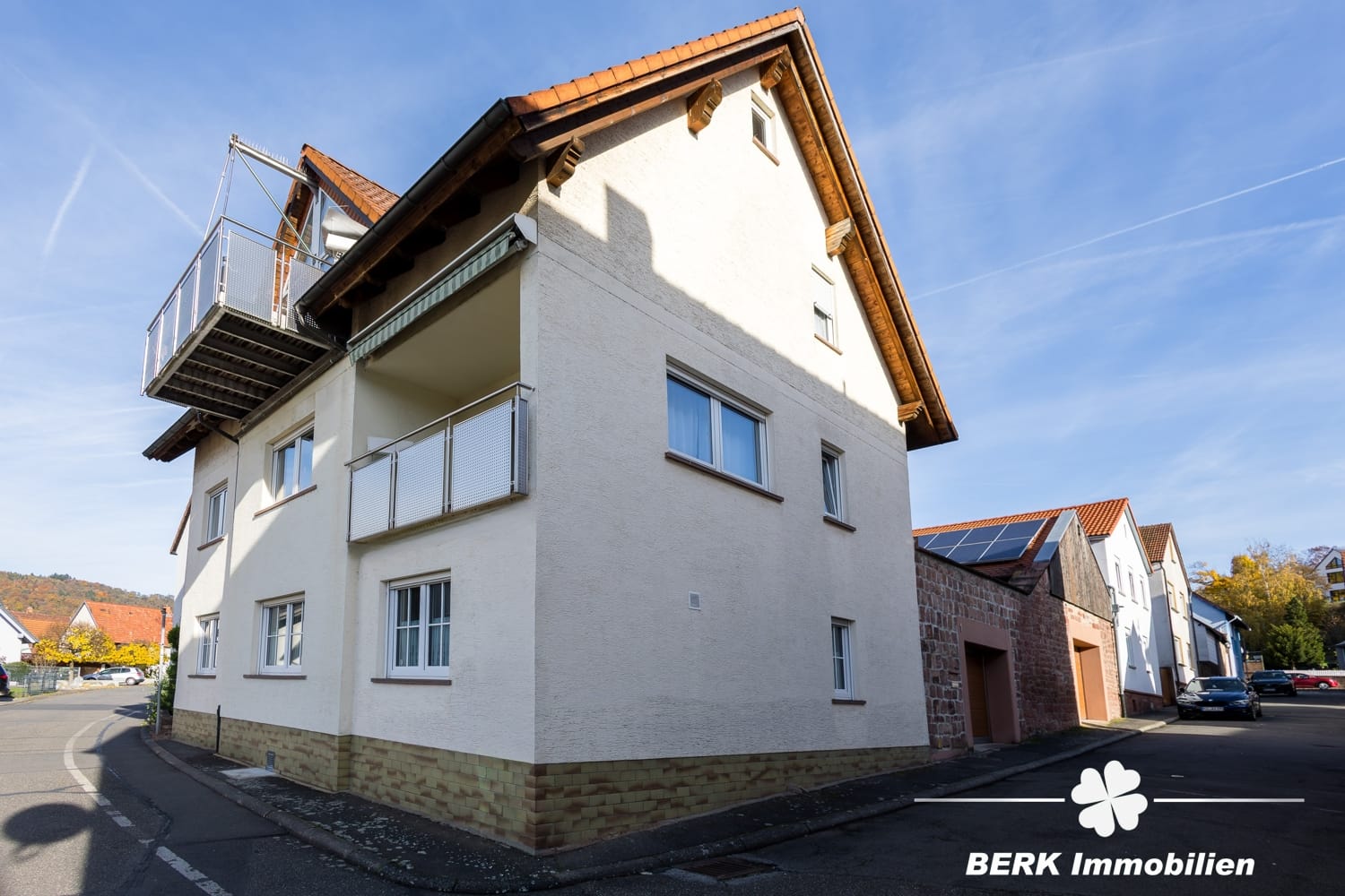 Immobilie in Großheubach - BERK Immobilien - Repräsentatives Mehrfamilienhaus mit prägnantem Innenhof - Bild 1