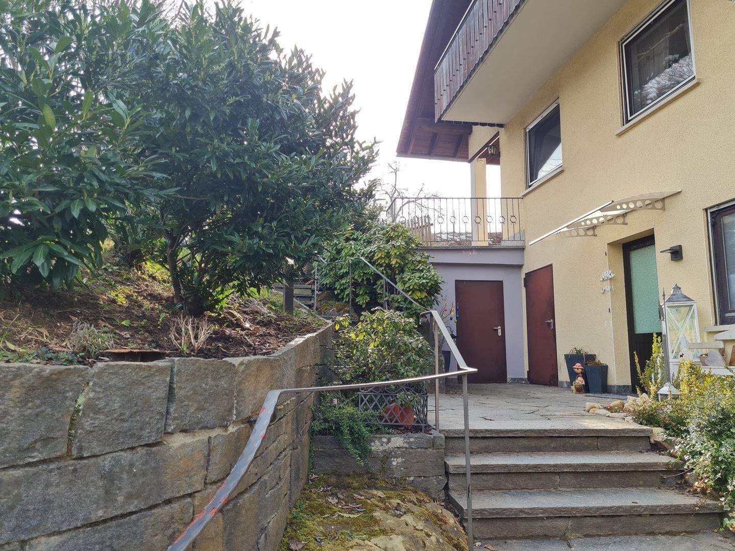Immobilie in Zell am Harmersbach - Geräumige 6 Zimmer Wohnung in einem kleinen Mehrfamilienhaus mit 3 Wohnungen, kurzfristiger Bezug möglich - Bild 3