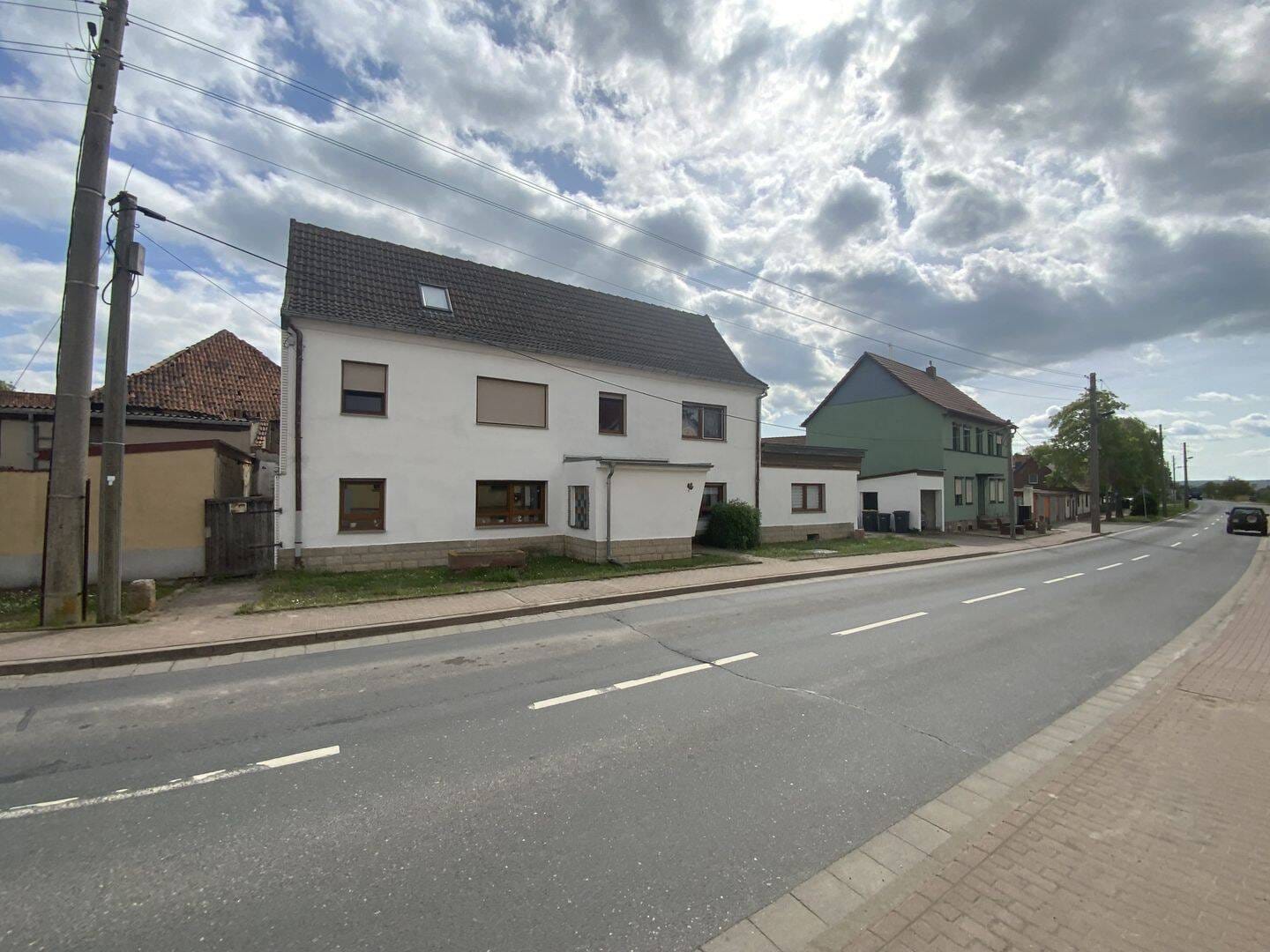 Immobilie in Bad Frankenhausen/Kyffhäuser - Familiendomizil mit großzügiger Wohnfläche und weitläufigem Gartenbereich - Bild 3