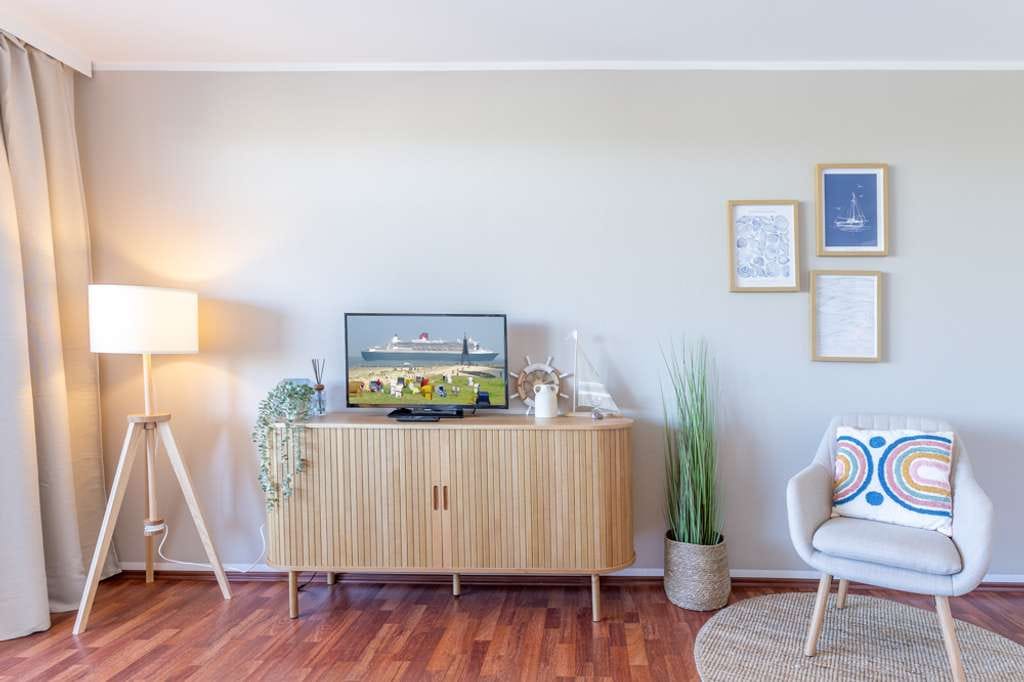Immobilie in Cuxhaven - Geschmackvolle Ferienwohnung im Haus Nautic direkt hinterm Deich - Bild 2