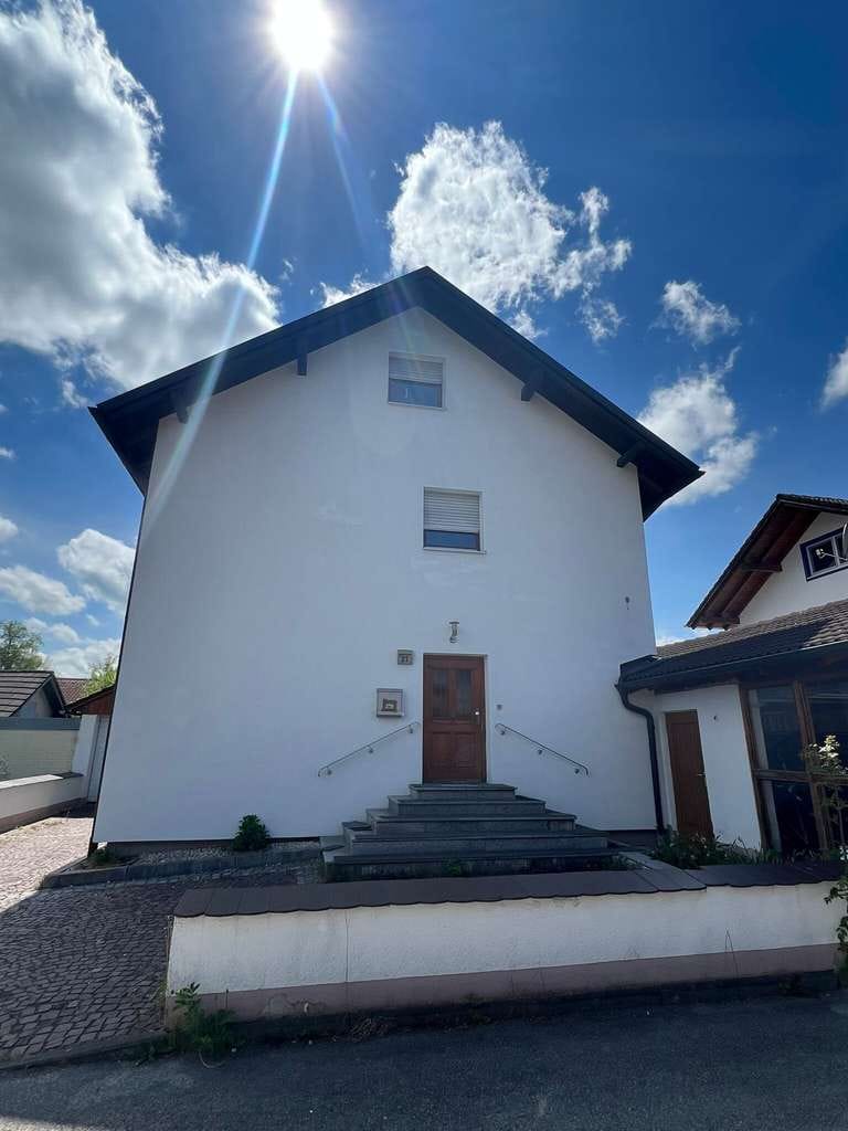 Immobilie in Biessenhofen - Vielseitiges Familienhaus in Altdorf - Raum für 1 bis 3 Parteien - Bild 1
