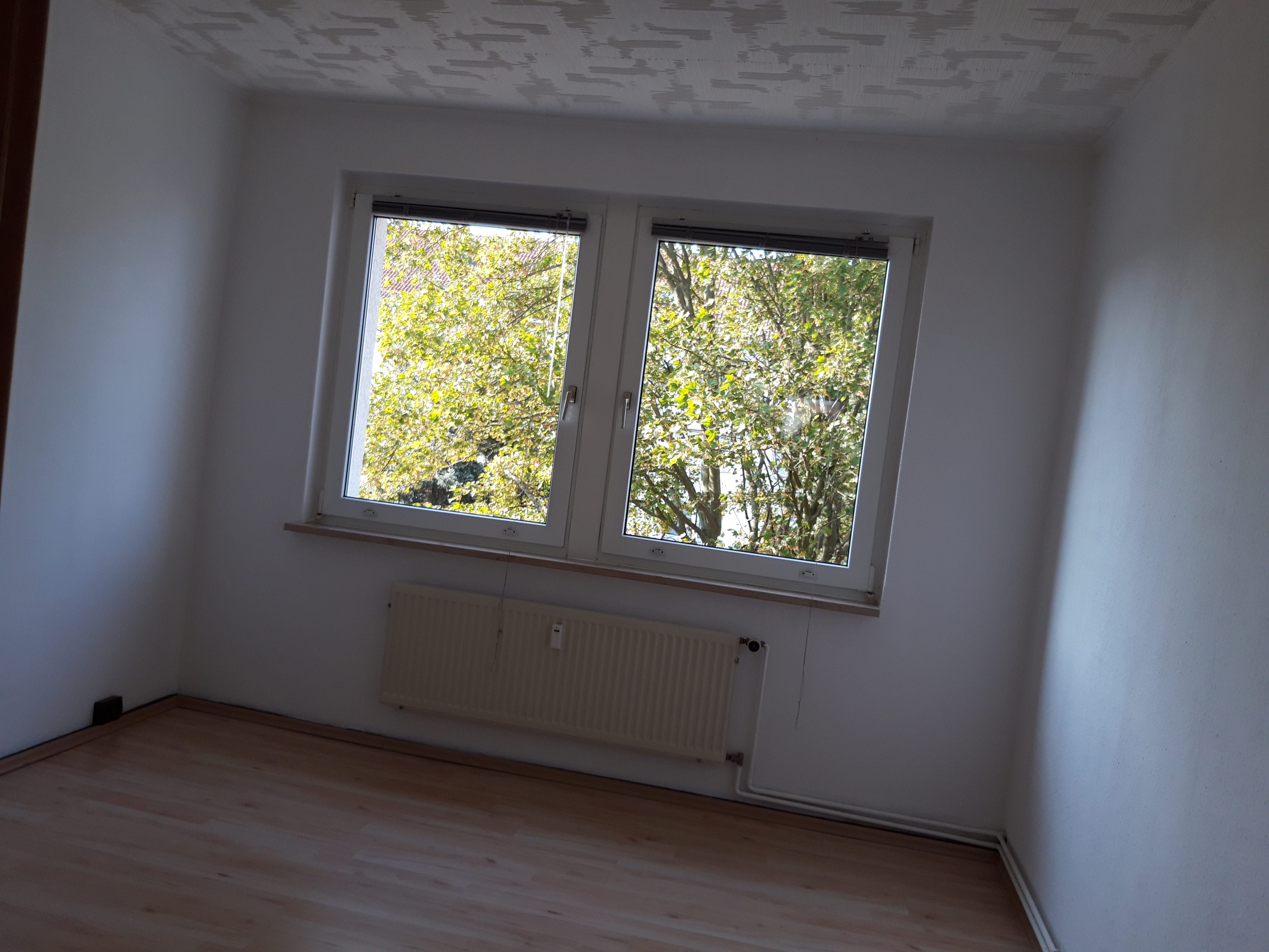 Immobilie in Neukieritzsch - Helle 3-Zimmer-Wohnung mit Einbauküche und Balkon in Deutzen - Bild 2