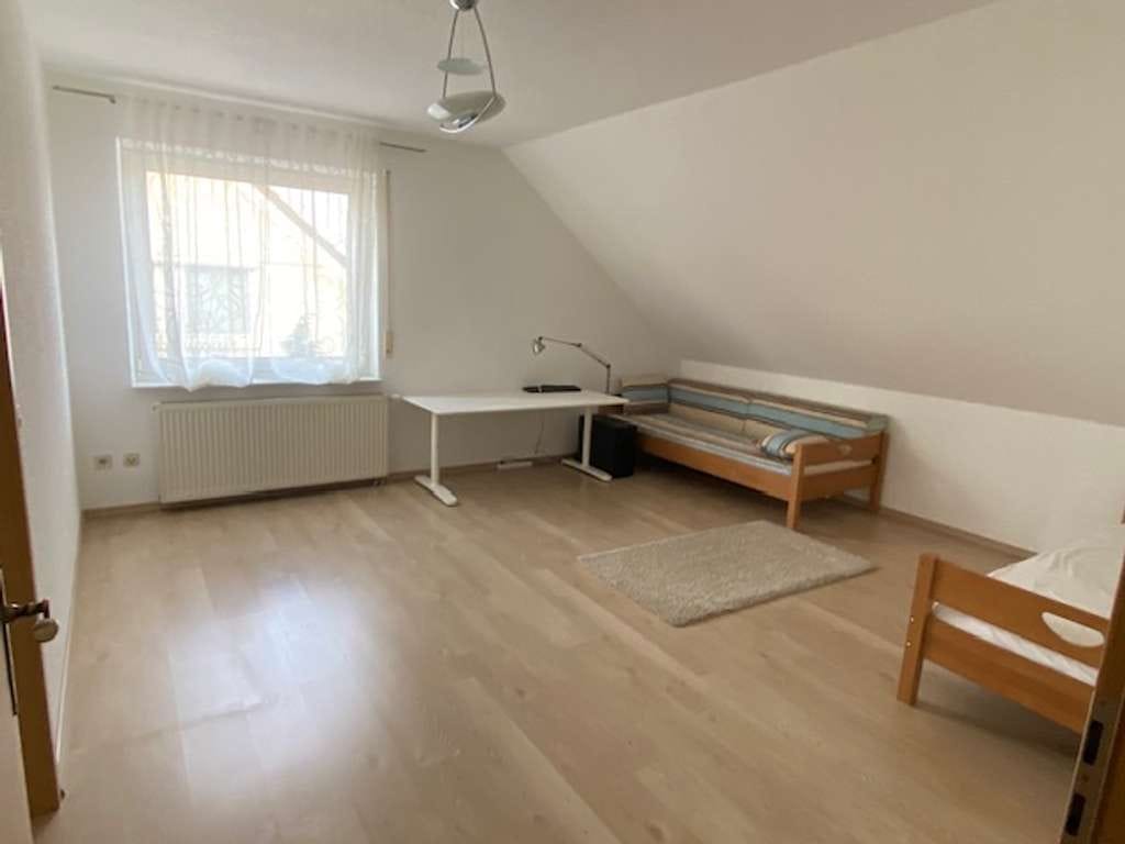 Immobilie in Rühen - Viel Platz für Ihre Pläne: Großzügiges Einfamilienhaus in Rühen - Bild 3