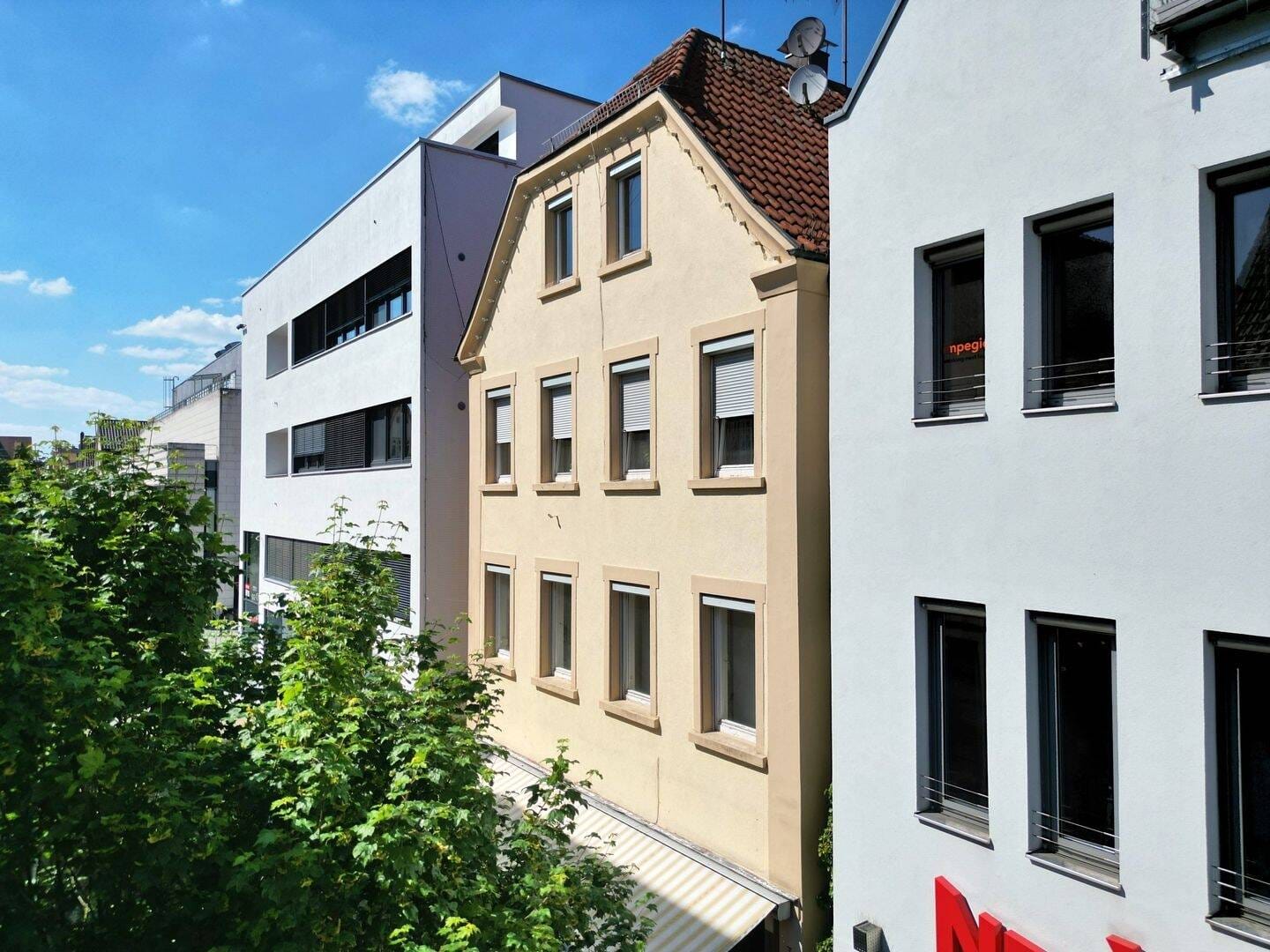 Immobilie in Göppingen - Rendite ca. 6% !   1A - Lage Mehrfamilienhaus mit Gewerbeeinheit in der Fußgängerzone von Göppingen - Bild 0