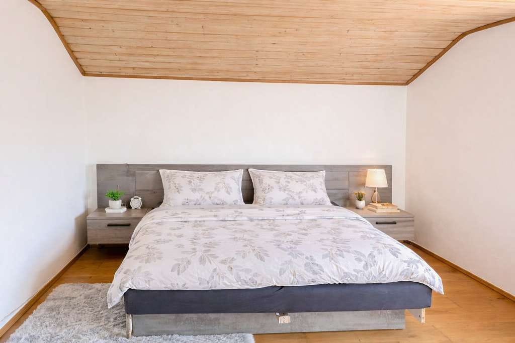 Immobilie in Kolbermoor - Sofort wohlfühlen: 7-Zi.-EFH mit Garten, Garage und Carportstellplatz in Kolbermoor - Bild 4