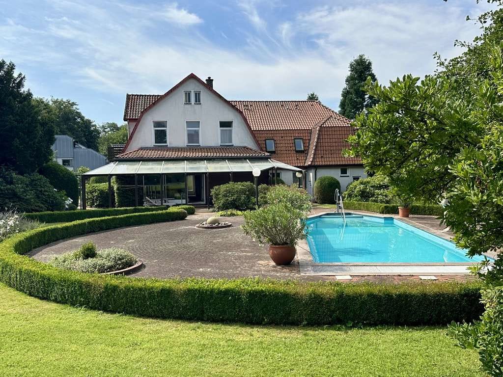 Immobilie in Bad Fallingbostel - Historische Villa mit Entwicklungsperspektive - Bild 1