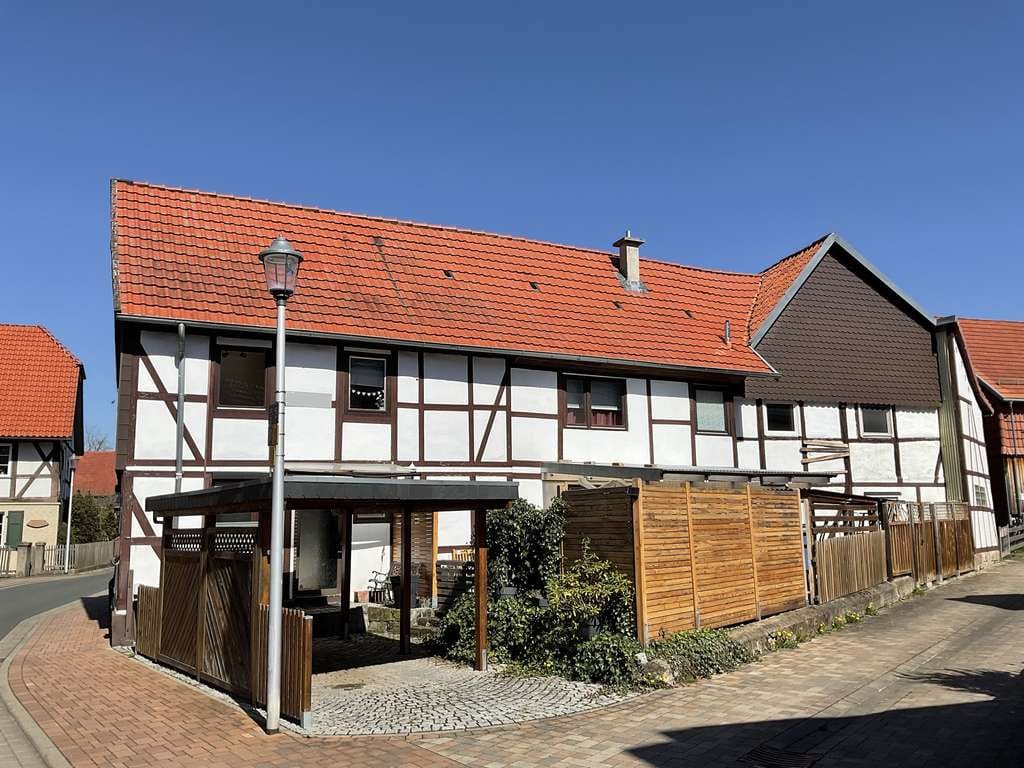 Immobilie in Bovenden - Familienfreundliches Fachwerkhaus im Herzen von Bovenden - Bild 0