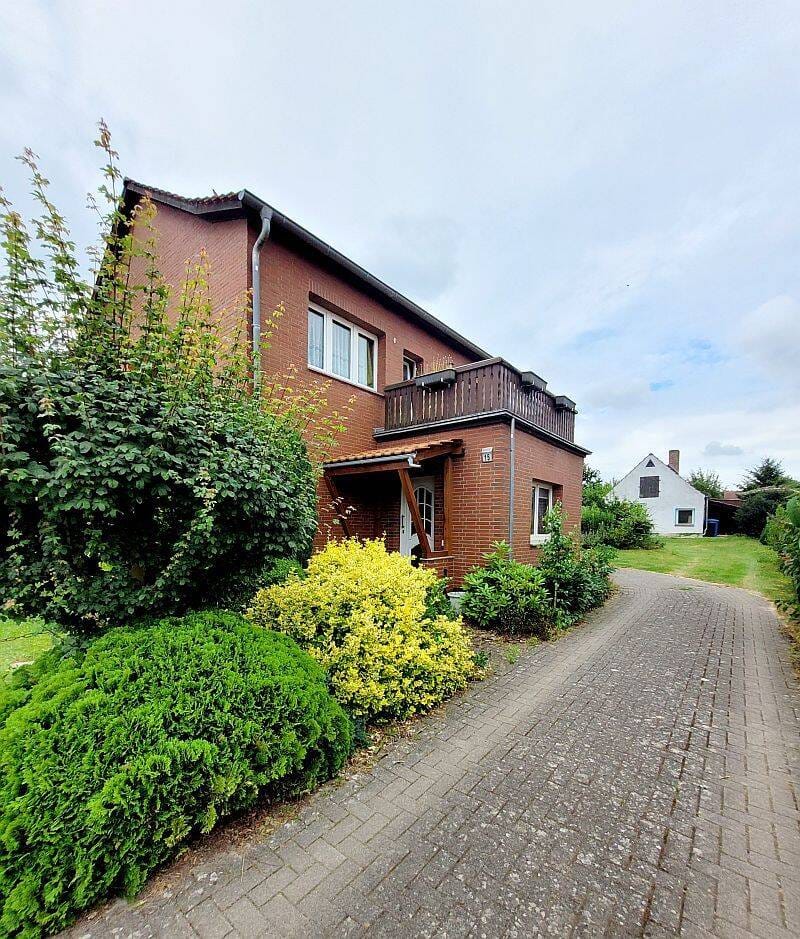 Immobilie in Vellahn - Großes Einfamilienhaus mit einem grünen Traumgrundstück - Bild 1