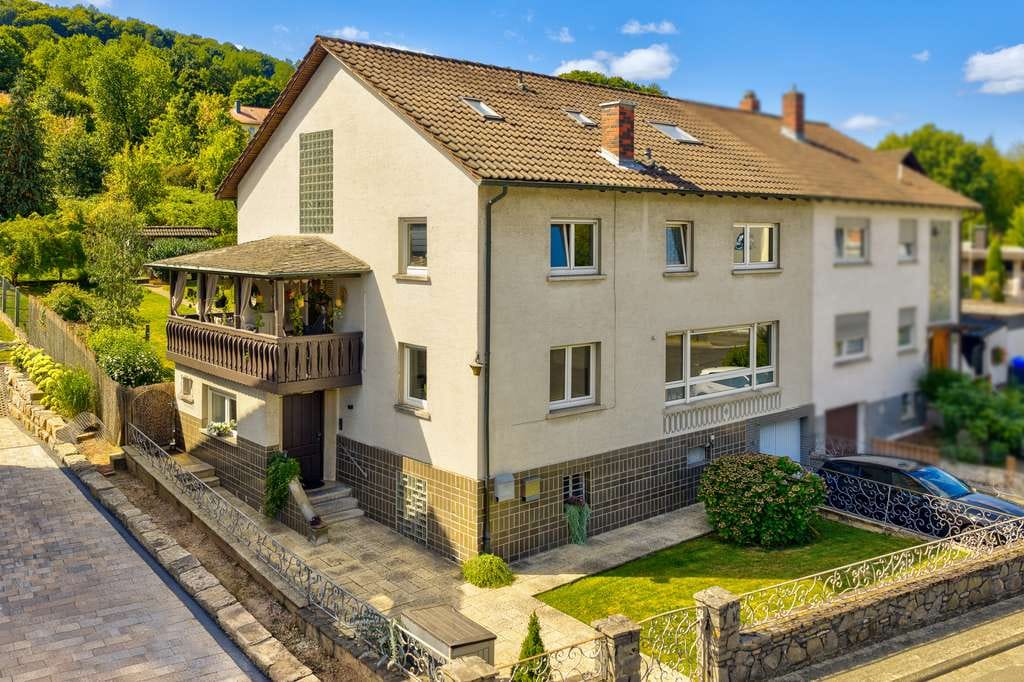 Immobilie in Waldaschaff - Ein- und Zweifamilienhaus im Grünen mit Potenzial - Bild 1