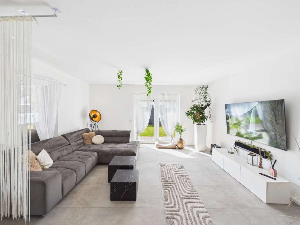 Immobilie in Adelheidsdorf - Stilvoll wohnen in Adelheidsdorf: Modernes Einfamilienhaus mit Top-Ausstattung - Bild 3