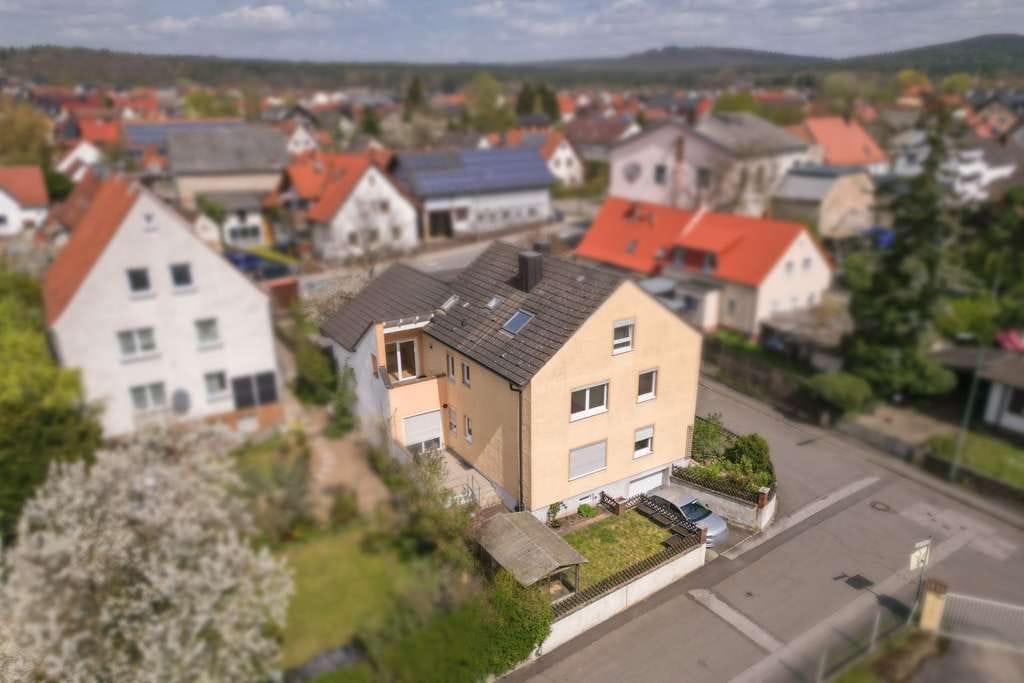 Immobilie in Oberhaid - Attraktives Dreiparteienhaus mit großzügigem Grundstück in Oberhaid - Bild 0