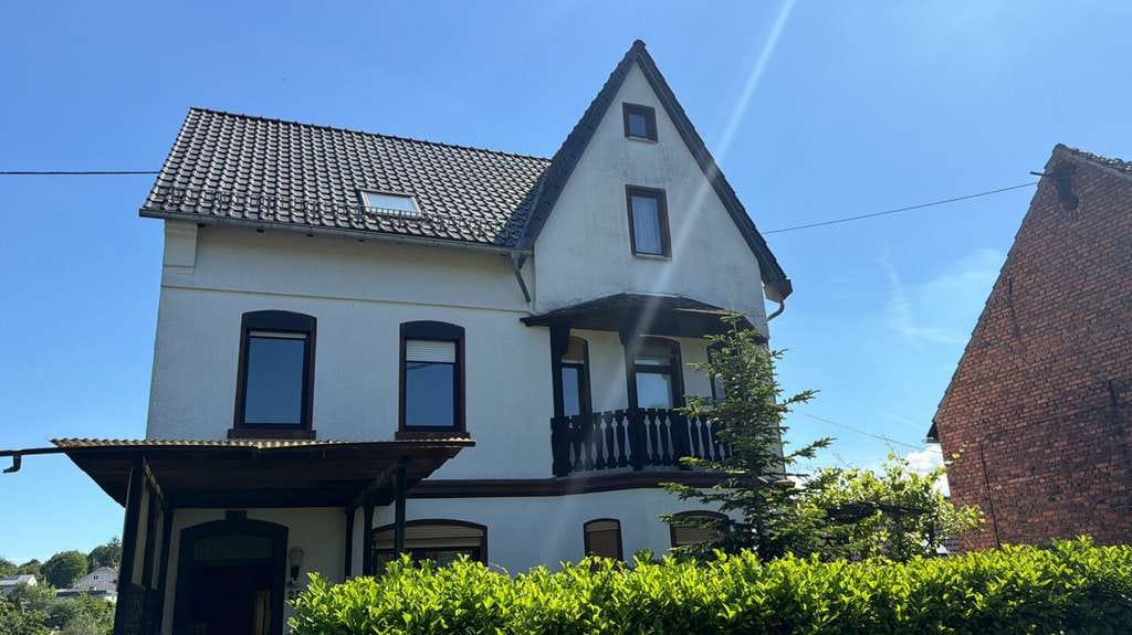 Immobilie in Beselich - Großzügiges Landhaus mit Nebengebäude und Garagen - Nähe Limburg - Bild 2