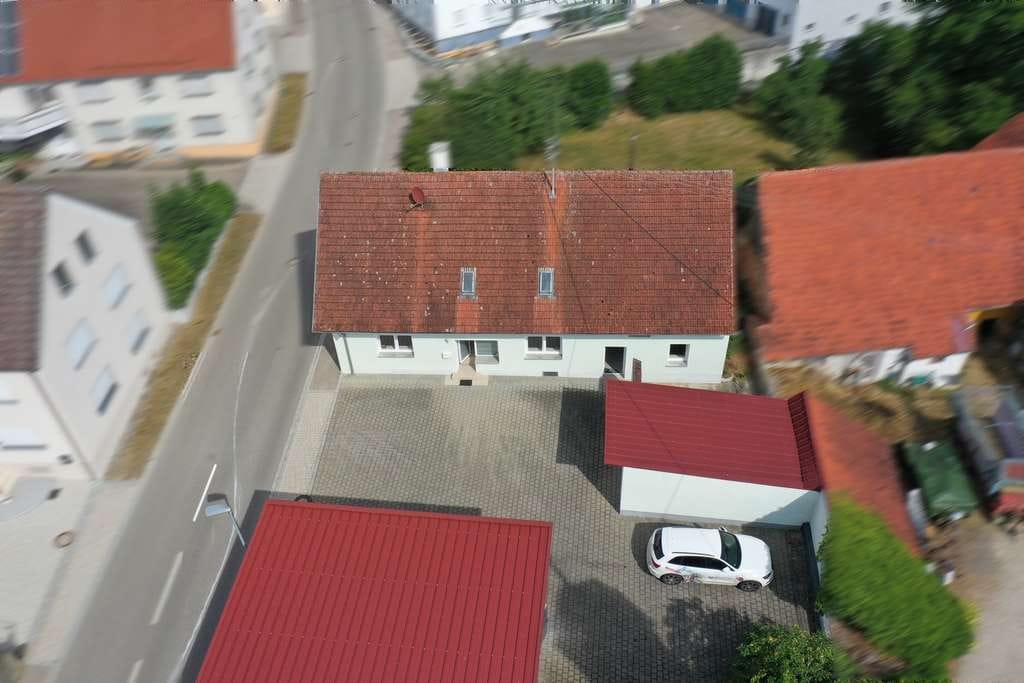 Immobilie in Bissingen - Volltreffer! Einfamilienhaus mit Garage, Garten u. Maschinenhalle in Bissingen OT! - Bild 2