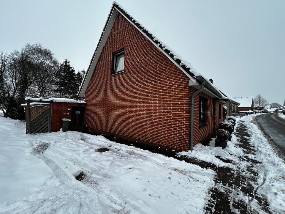 Immobilie in Fedderingen - Schönes Einfamilienhaus mit großem Grundstück, 2 Auffahrten, 2 Bädern und freier Sicht- ideal für Familien und Tierfreunde - Bild 0