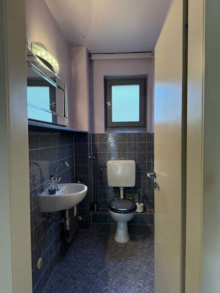 Immobilie in Meerbusch - Großzügige 4-Zimmer-Eigentumswohnung mit Sonnenbalkon in ruhiger Lage von Meerbusch-Büderich - Bild 2